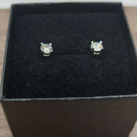 0.3 Carat Moissanite 925 Silver Sterling Simple Silver Stud Earrings - Picture 5 of 9